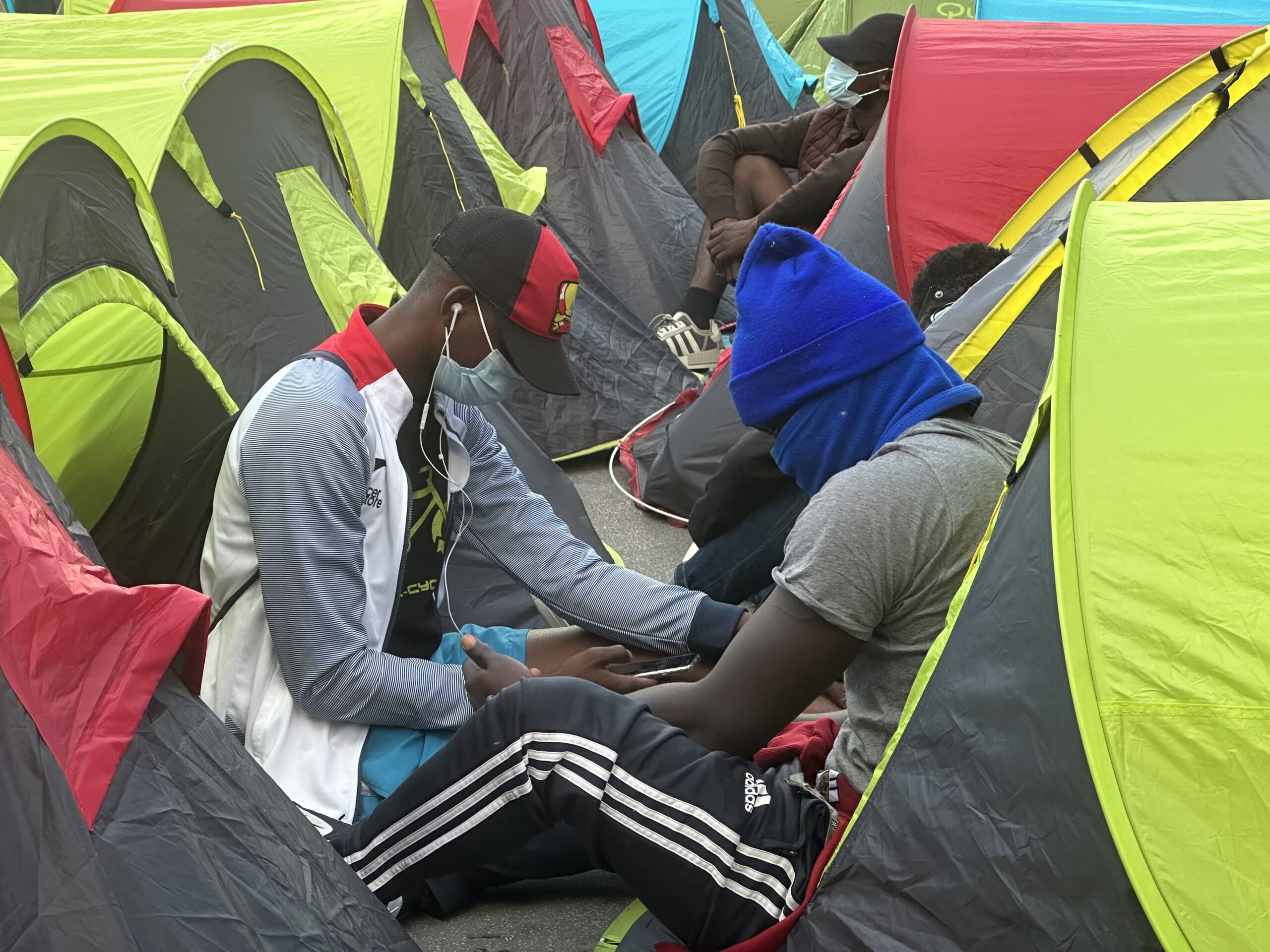 20 migrant families sheltering at a gym in Lyon