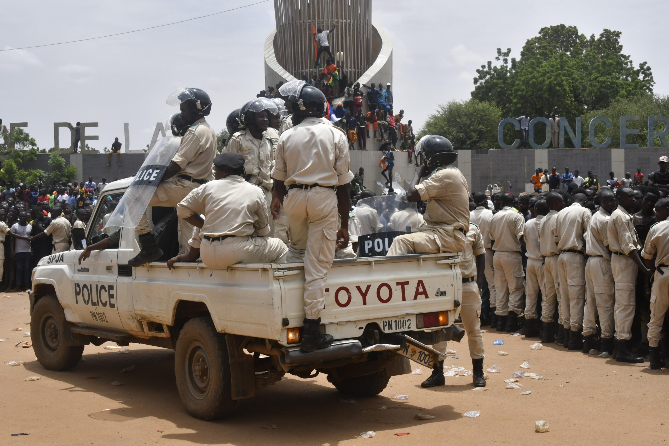 Niger junta arresting ministers, politicians
