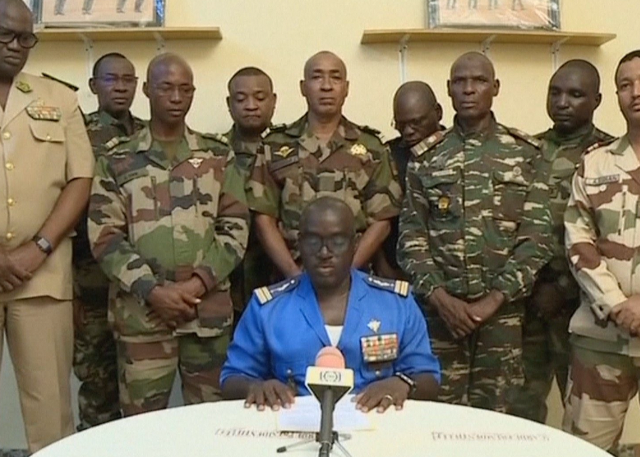 Soldiers in Niger announce coup on national TV
