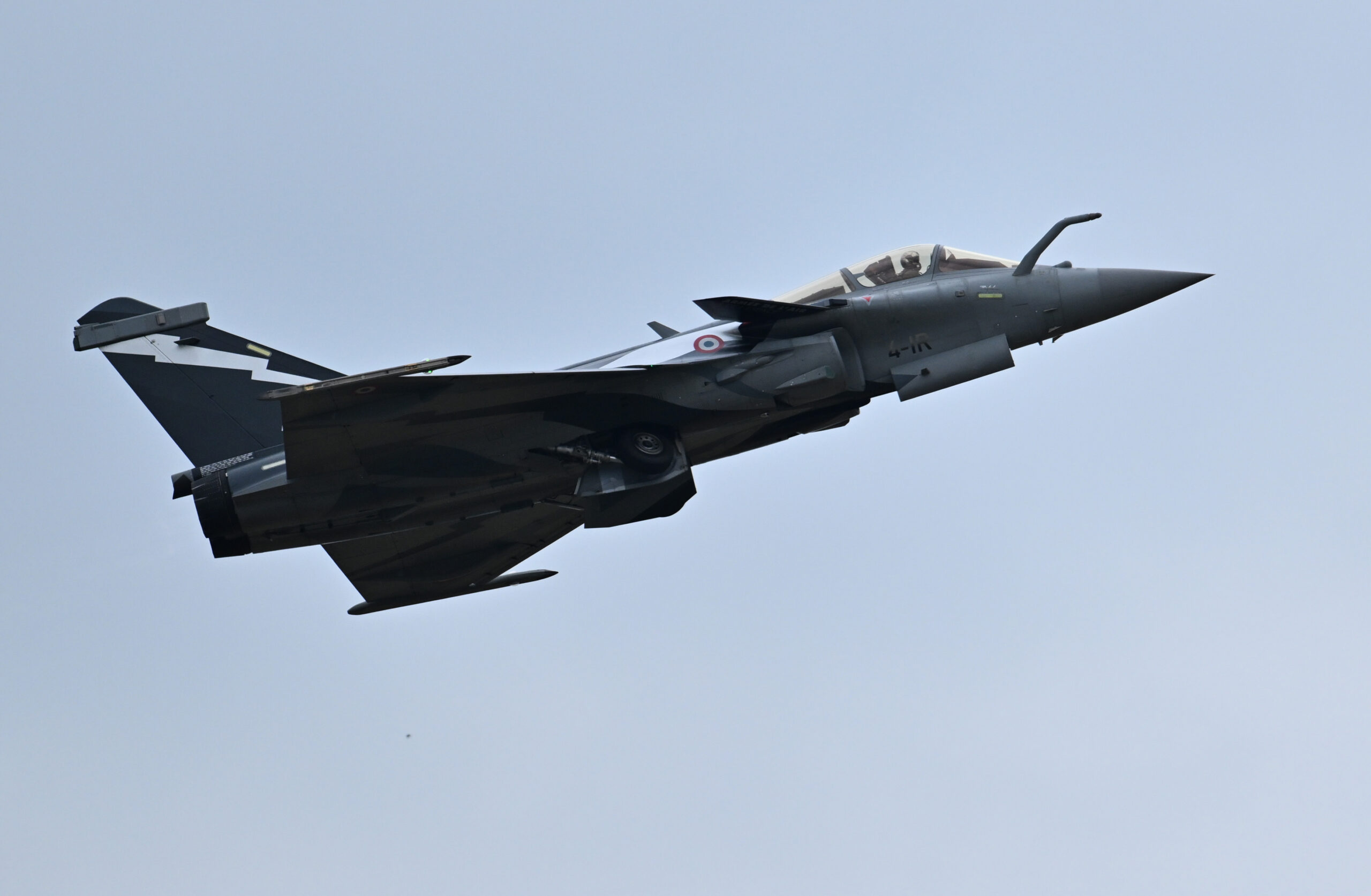 Niger shuts airspace citing military intervention threat