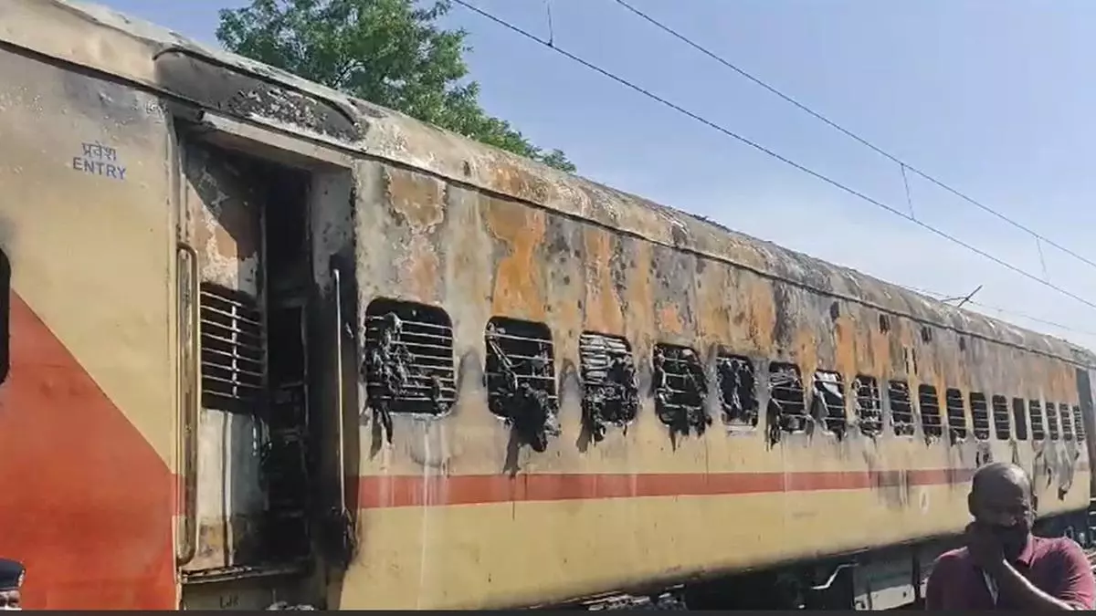 10 dead in train fire mishap in southern India