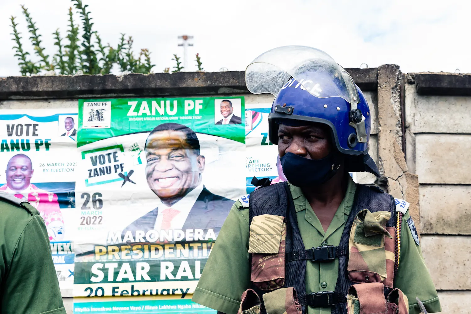 Zimbabweans pray for peace as tense election nears