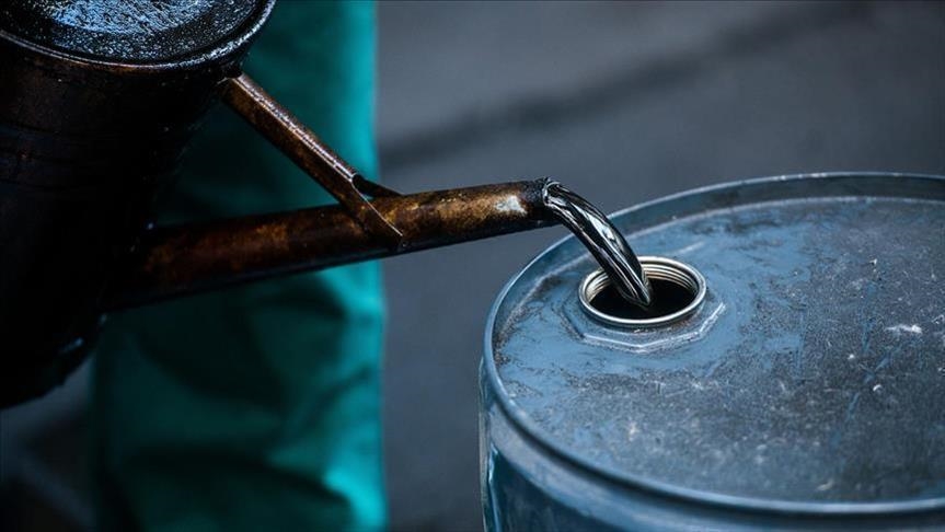 Oil prices fall amid Middle East cease-fire hopes, US stockpile building