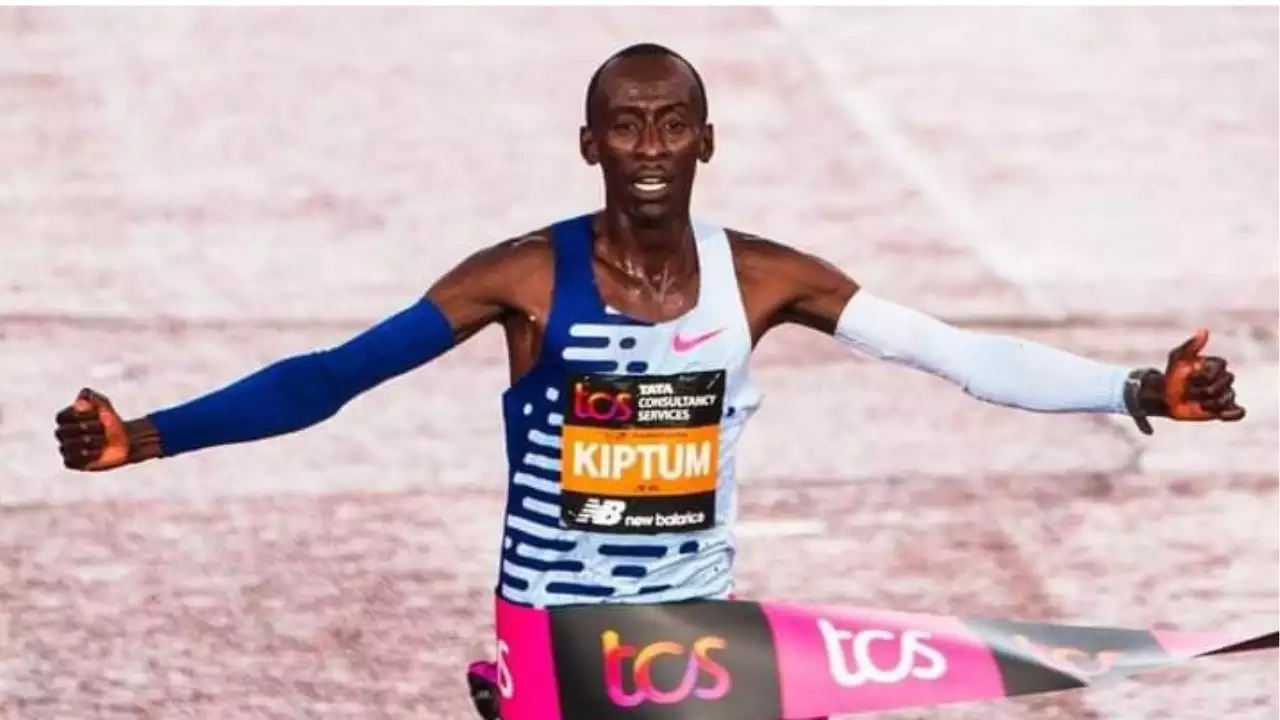 Kenya's Kelvin Kiptum sets marathon world record in Chicago