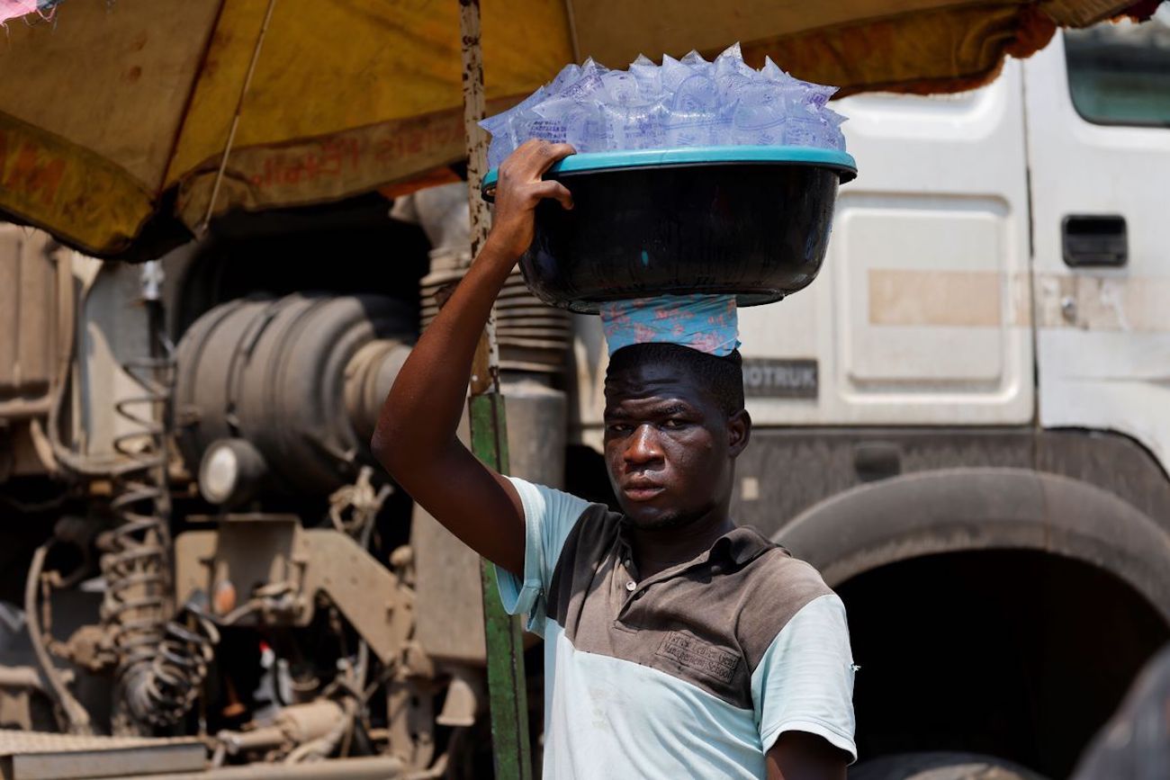 Senegal’s water sachet usage leaves plastic everywhere
