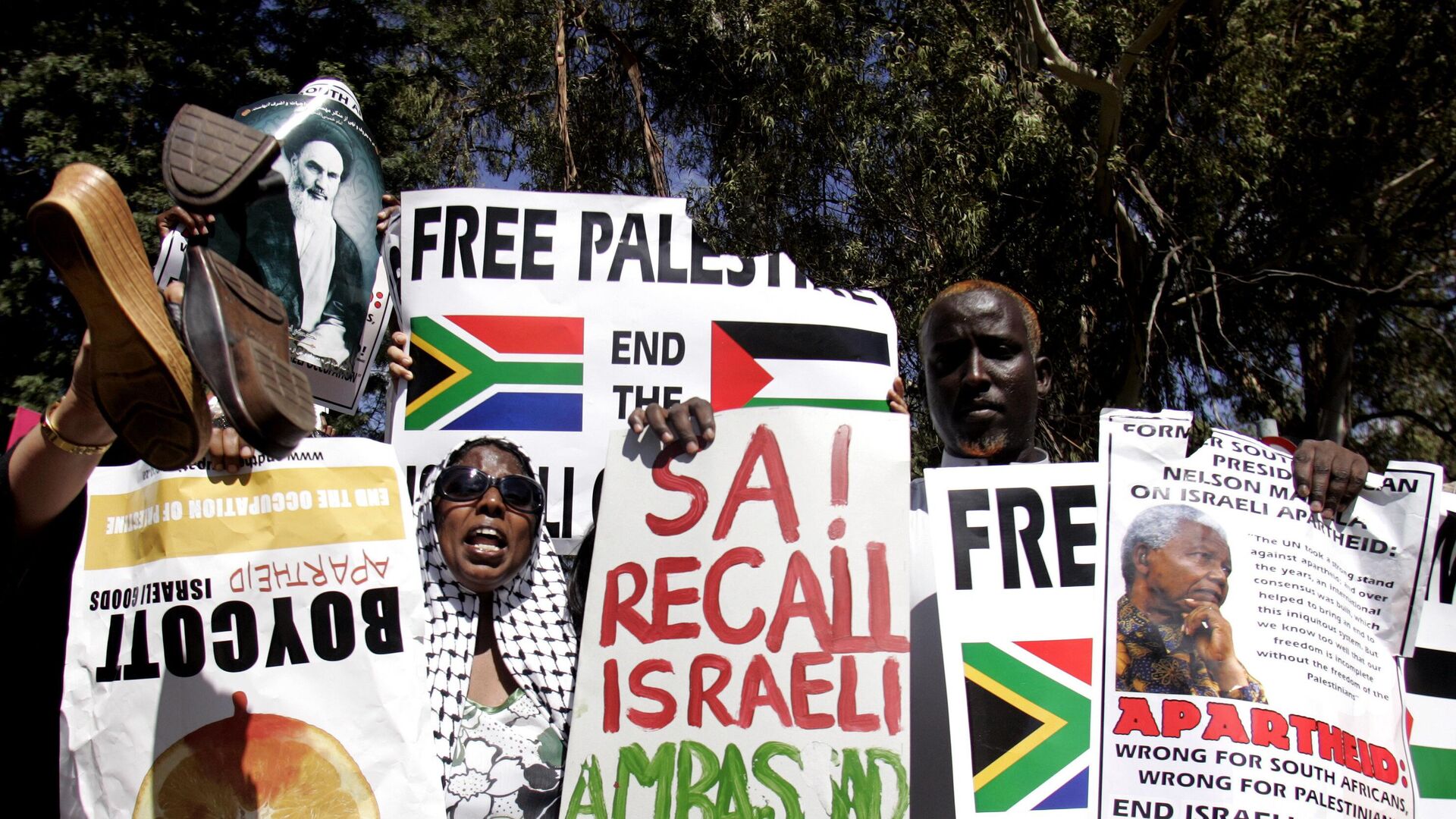 S.Africa’s political party holds protest outside Israeli embassy