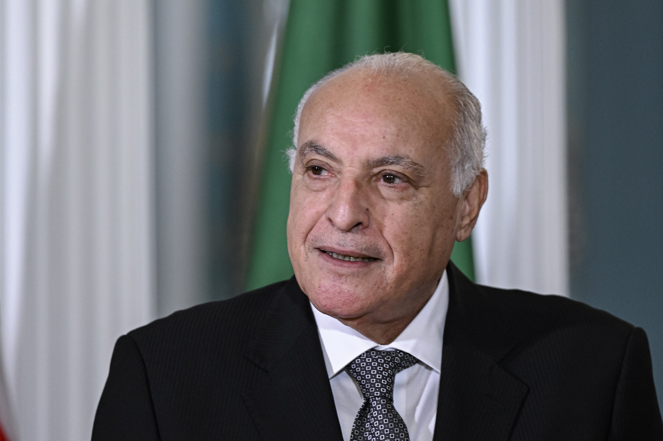 Algeria’s foreign minister expresses “full solidarity” with ...