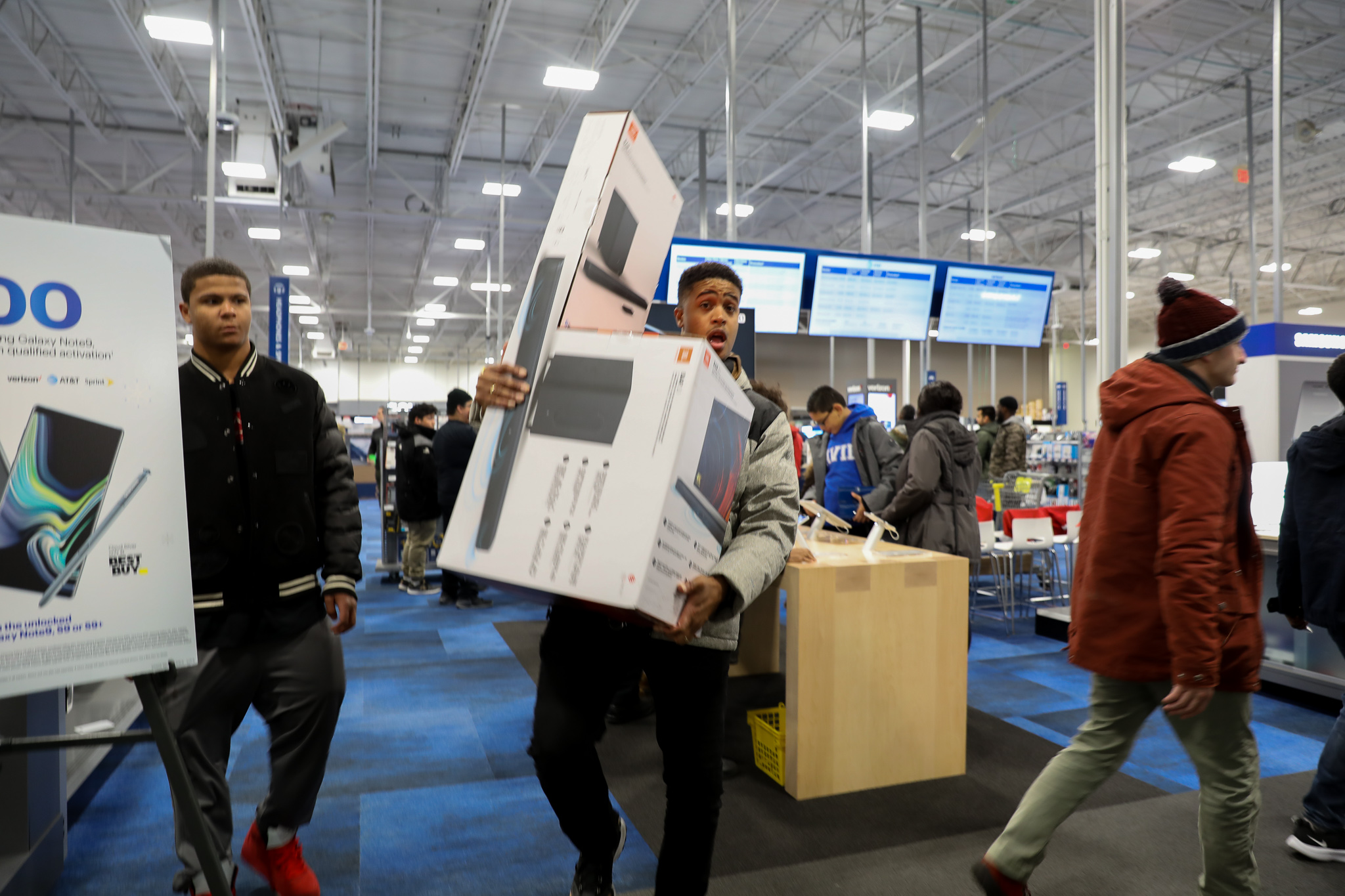 US shoppers spend record $9.8B online on Black Friday