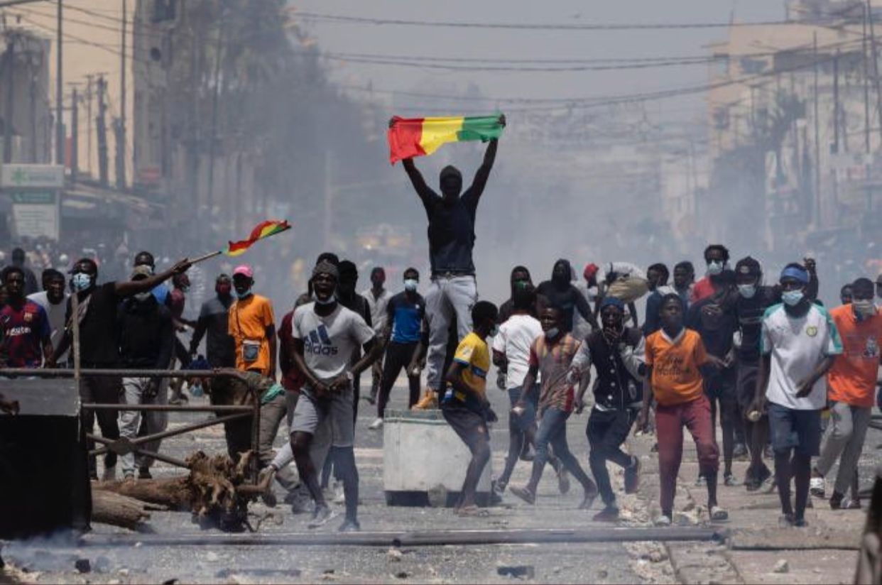 Tear gas fills Senegal streets as opposition rejects election delay