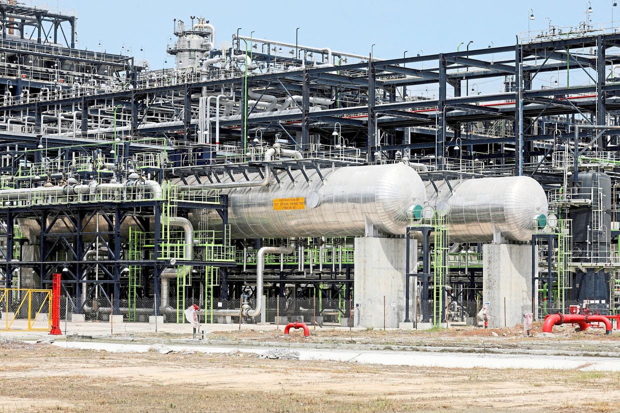 Dangote refinery begins supplying fuel to Nigeria