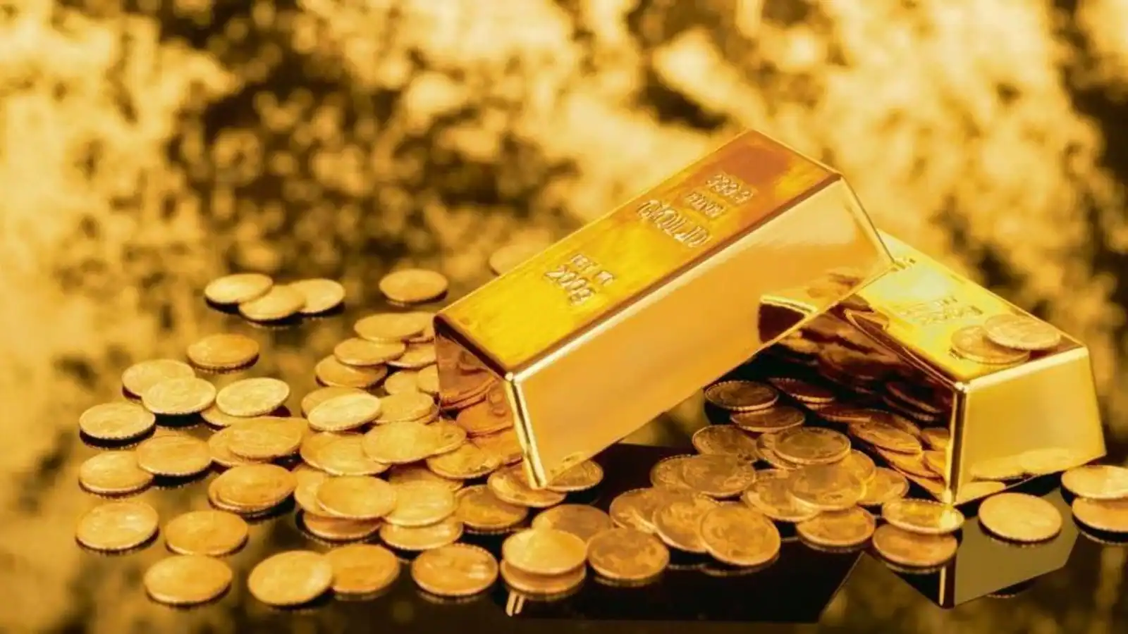 Gold soars to record highs despite strong dollar