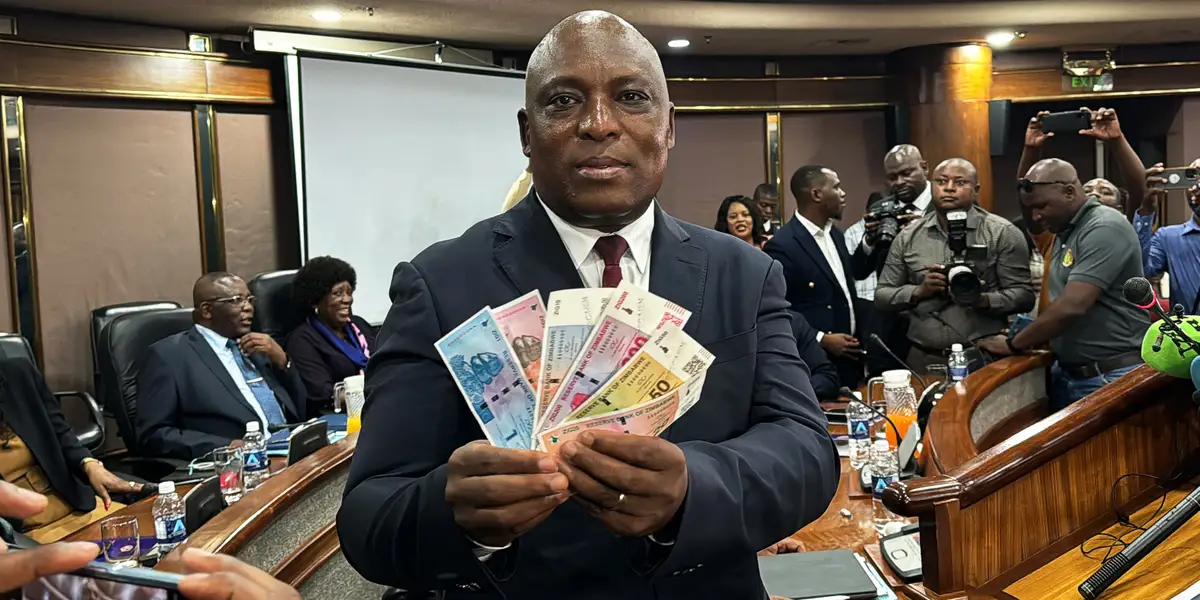 Zimbabwe’s new currency suffers chaotic start