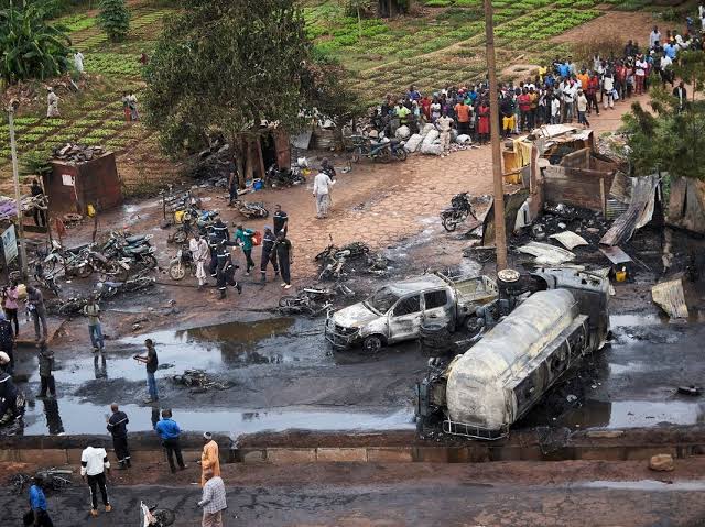 Deadly bus collision kills 16 in Mali
