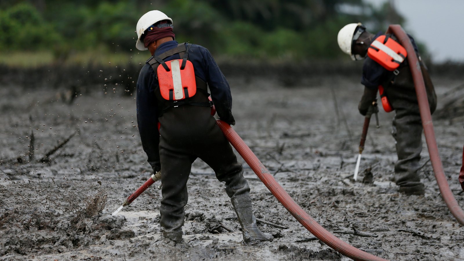 Nigeria looks into refinery woes, dirty diesel