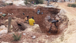 Illegal gold mine collapse kills 28 people in Angola