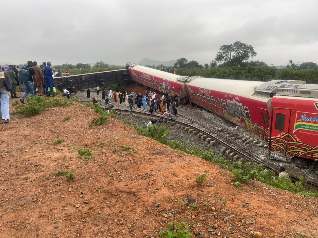 Train derails in northern Nigeria, seven injured