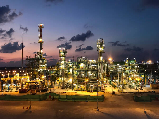 Egypt boosts gas output as work begins on three new Zohr wells
