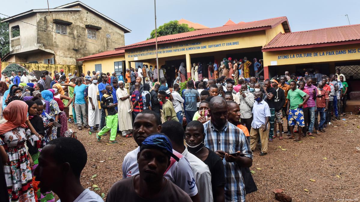 Guineans vote on new constitution as military eyes presidency