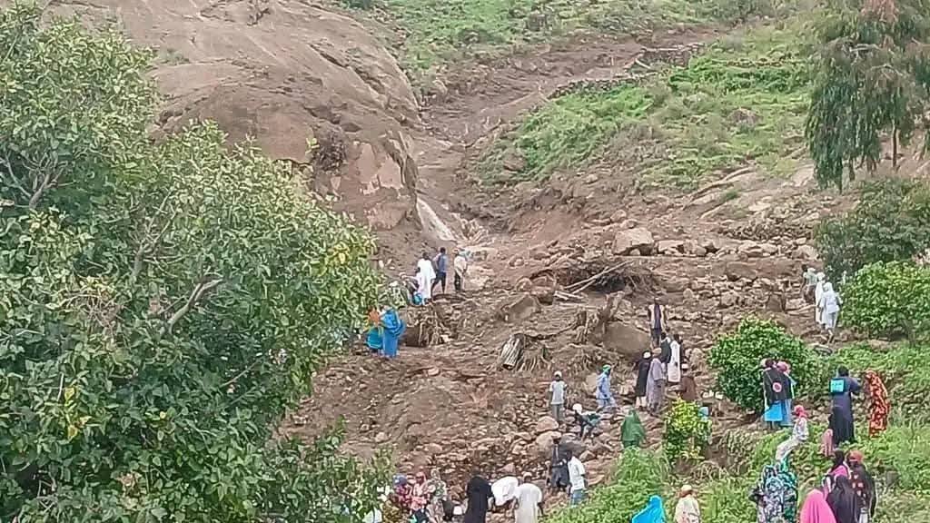 Race to find survivors after Darfur landslide kills hundreds