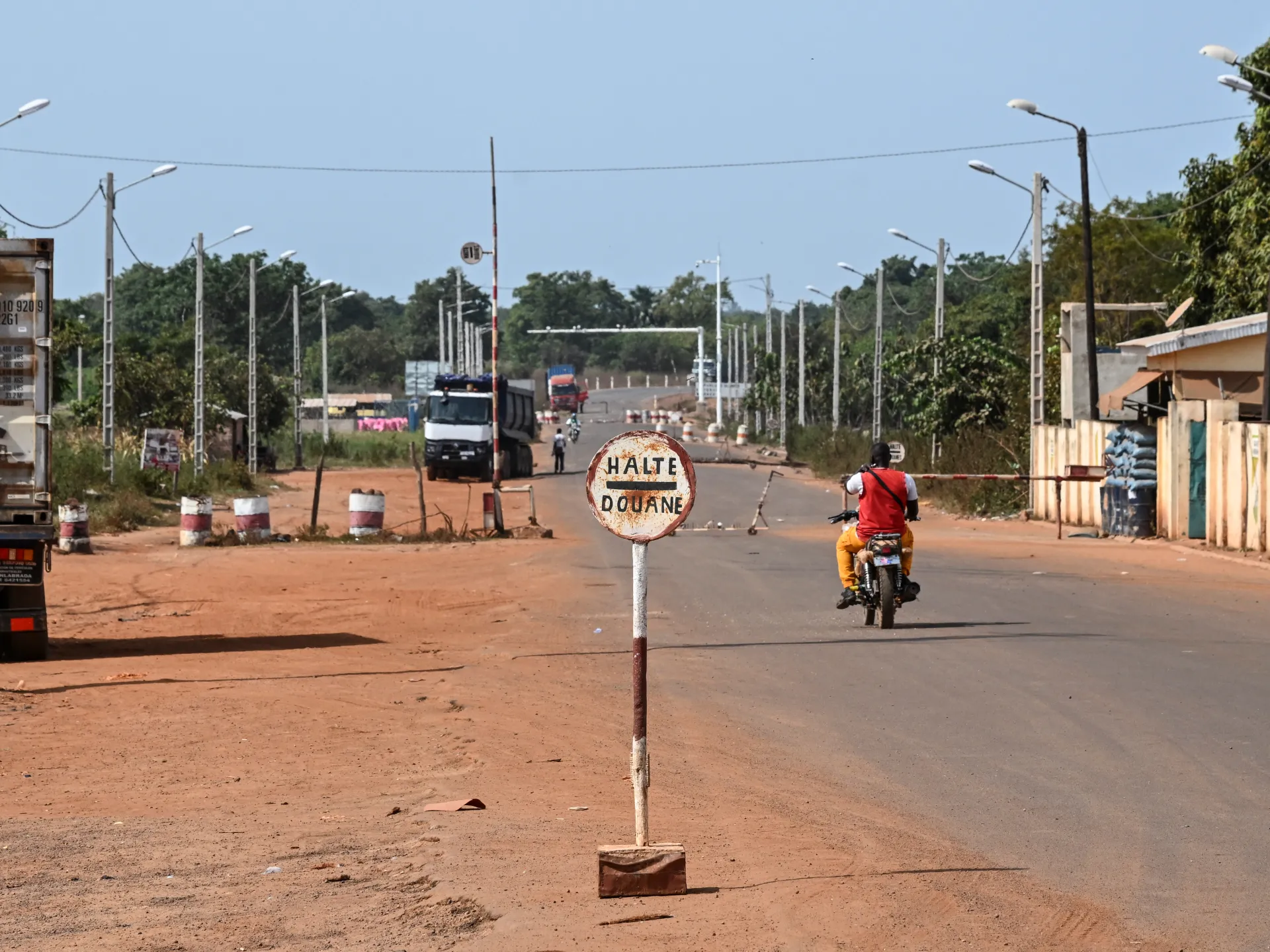 Ivory Coast boosts security as Malian refugees flee new attacks