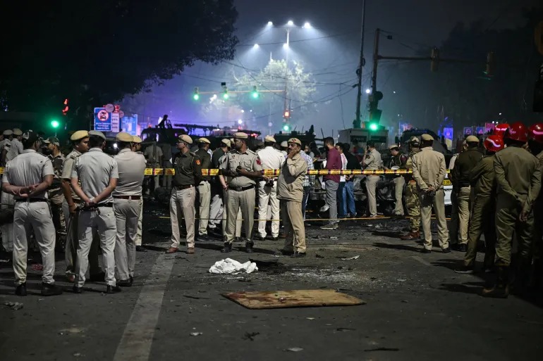 Eight killed in vehicle explosion near Red Fort in Delhi