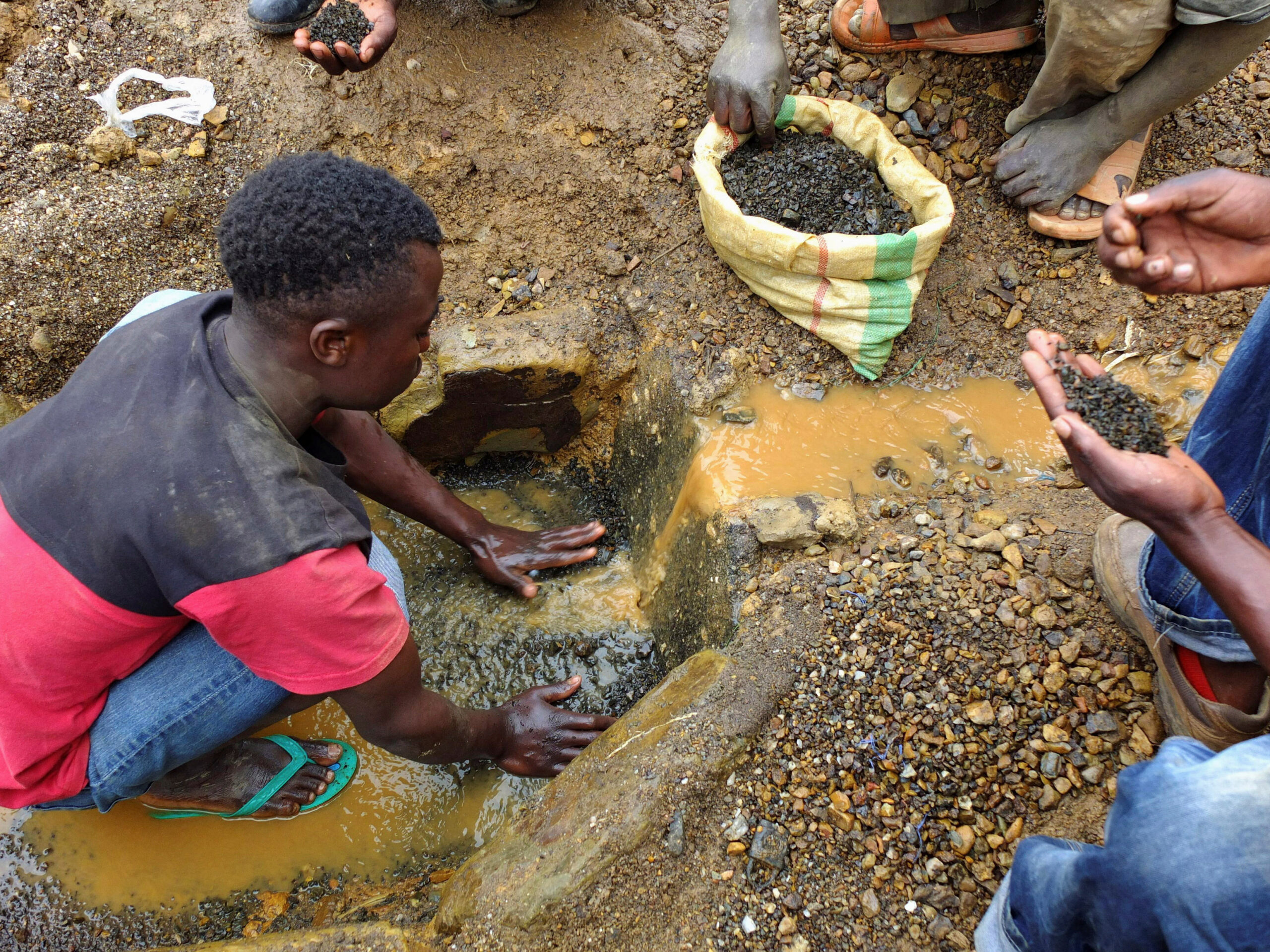 US group sues Apple over DRC conflict minerals