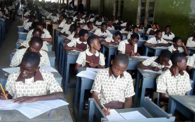 Nigeria scraps mother-tongue teaching policy, reinstates English