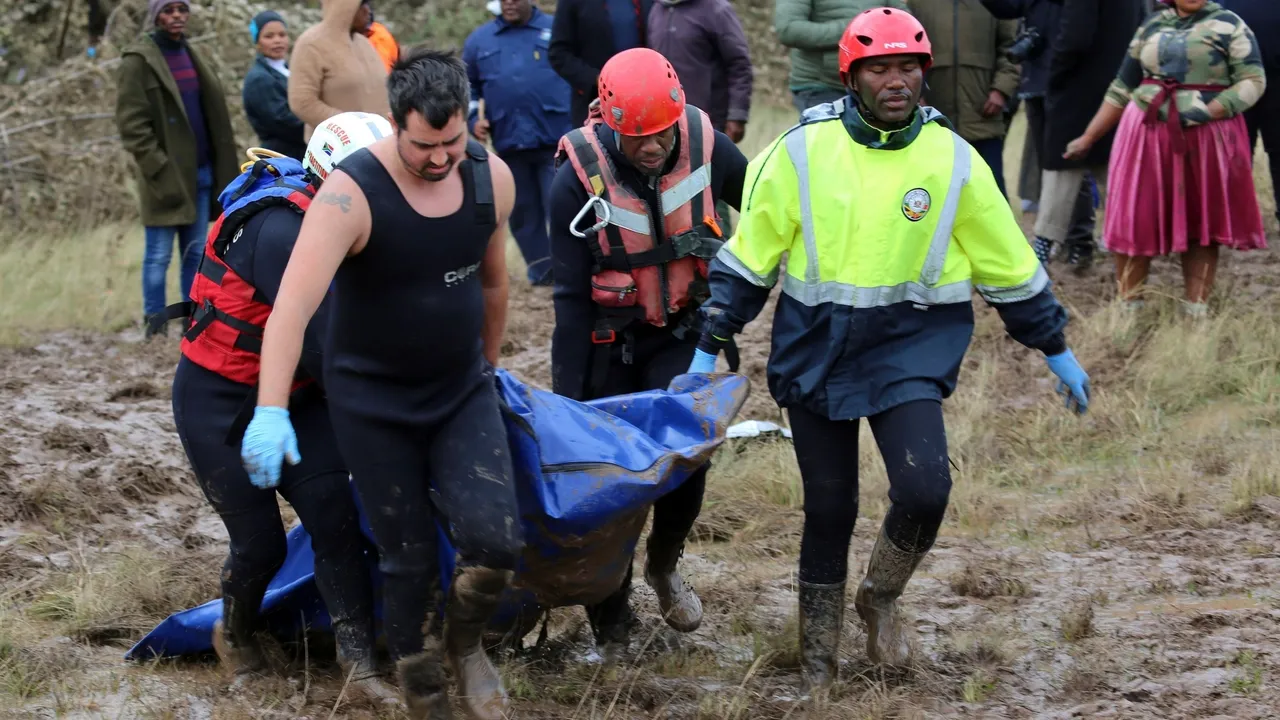 Deadly floods shut Kruger park