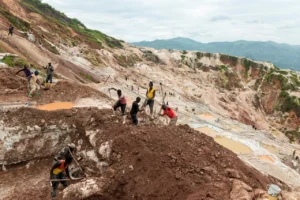 Landslide at militia-held coltan mine kills hundreds in eastern Congo