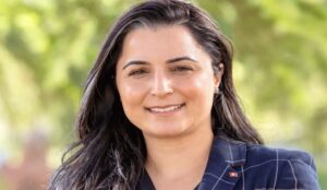 Tunisian police detain Olfa Hamdi at Tunis airport