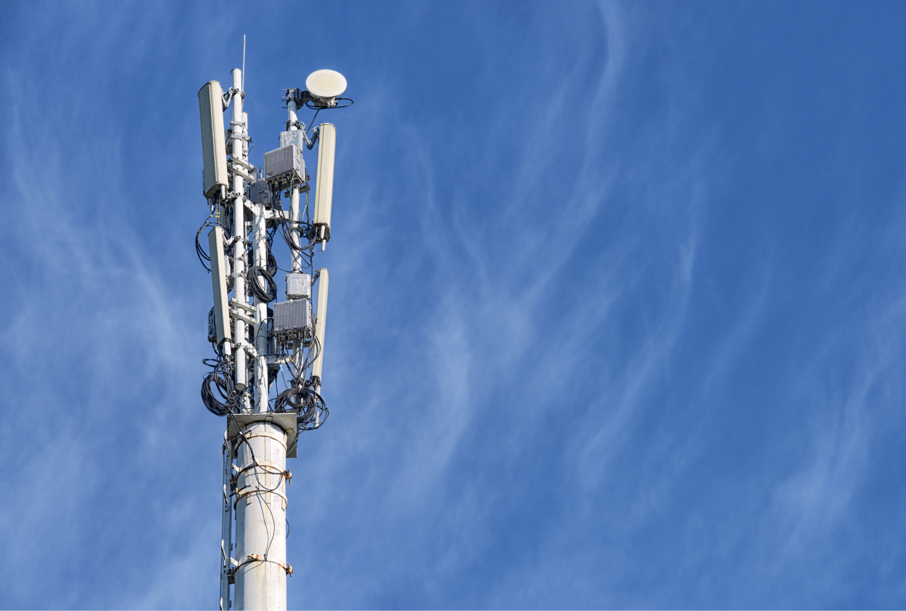 Egypt signs $3.5 billion deal to expand mobile spectrum