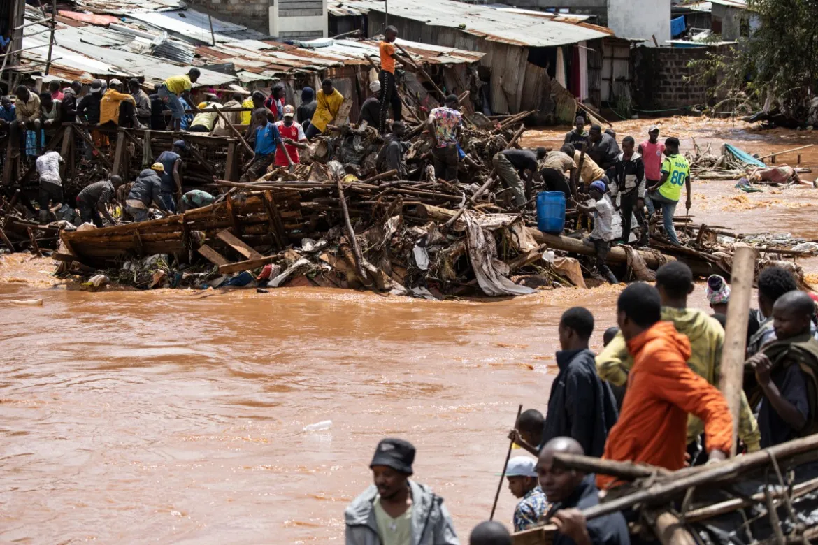 Heavy rains in Kenya trigger flooding, landslides killing 10