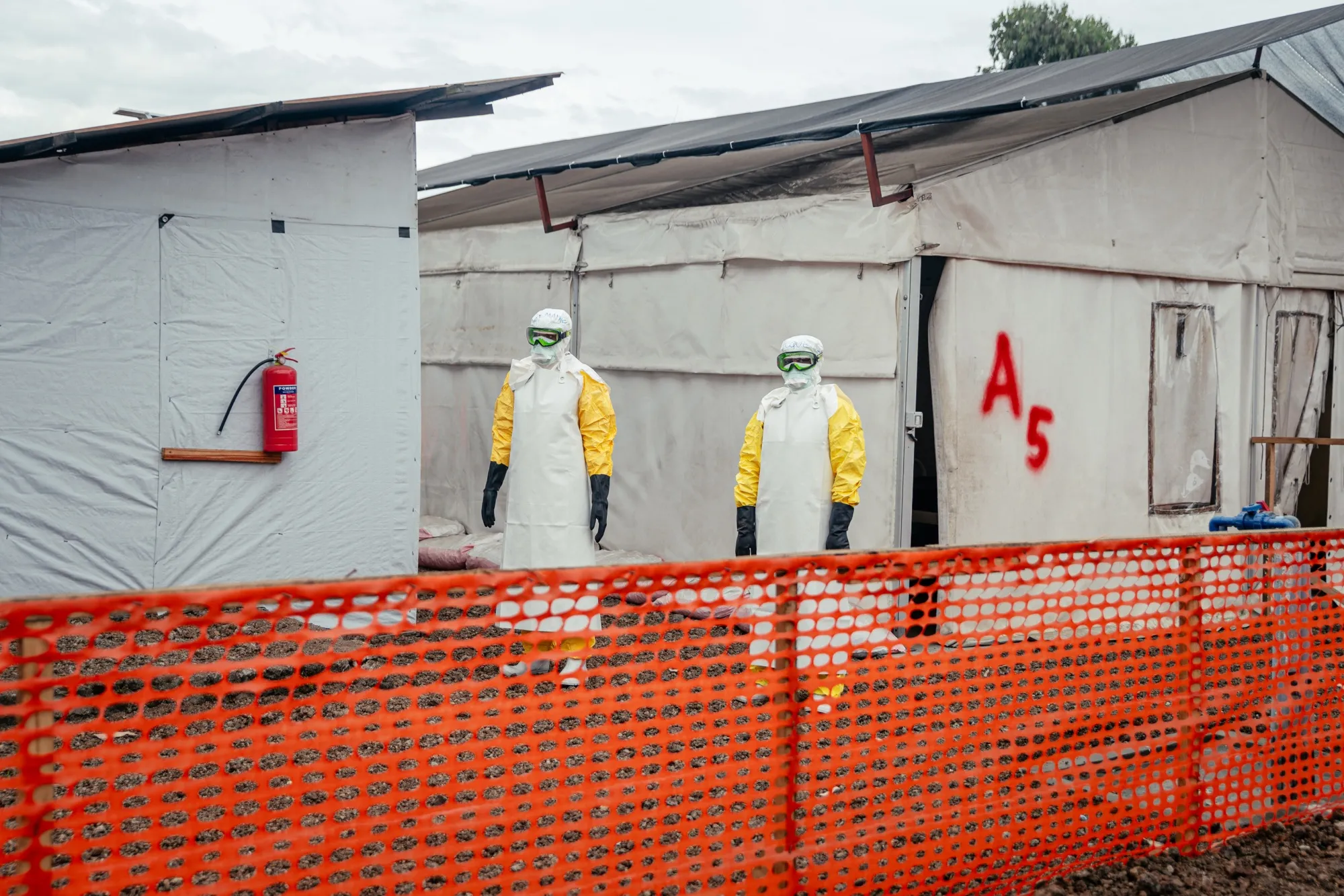Congo Ebola burial team attacked as outbreak spreads