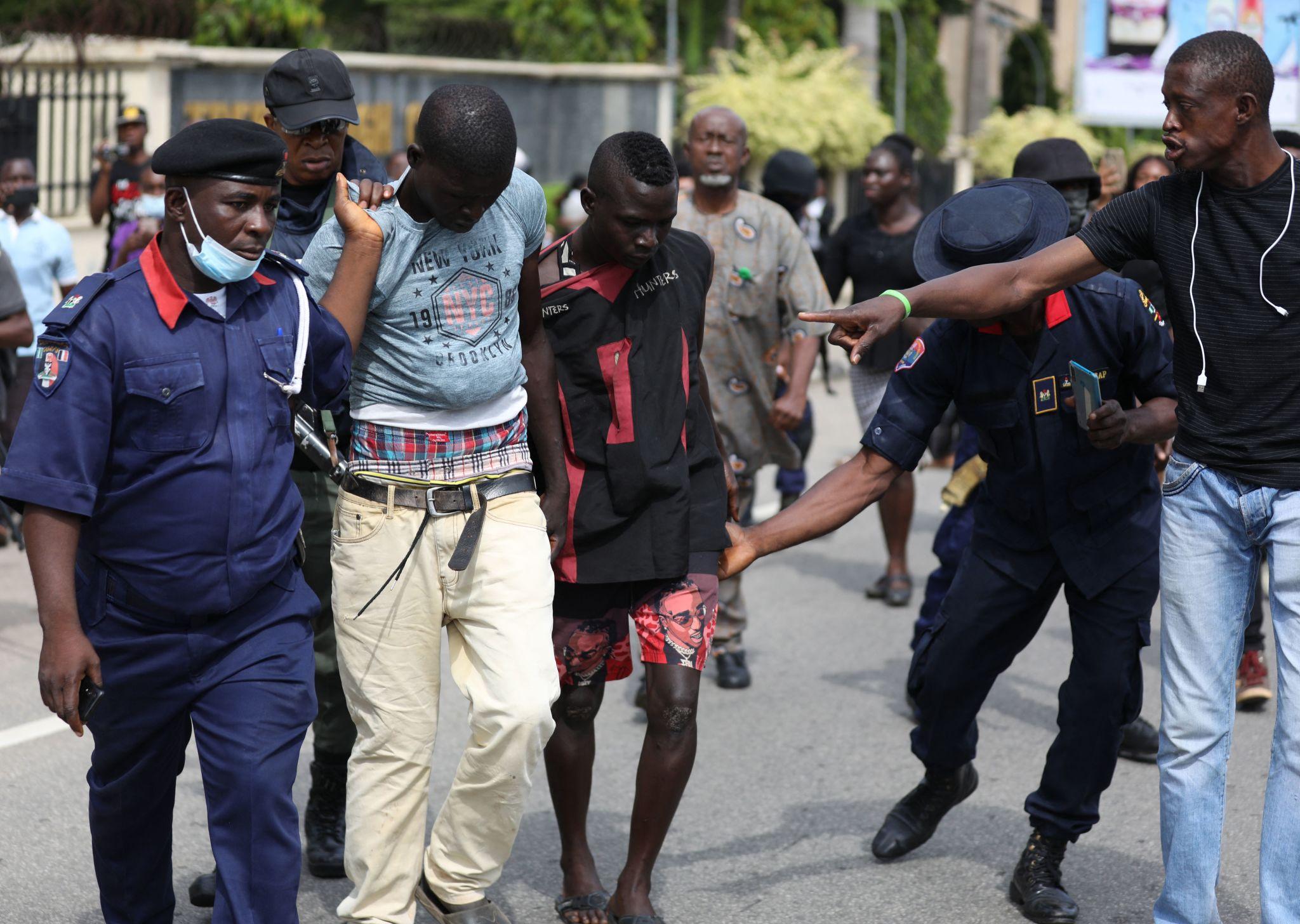 Nigeria opens new mass trial of suspected Islamist militants