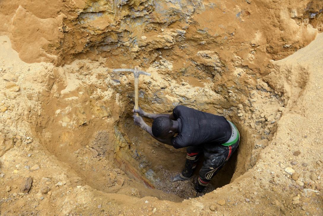 Cameroon’s weak security lets billions in gold reach illegal markets