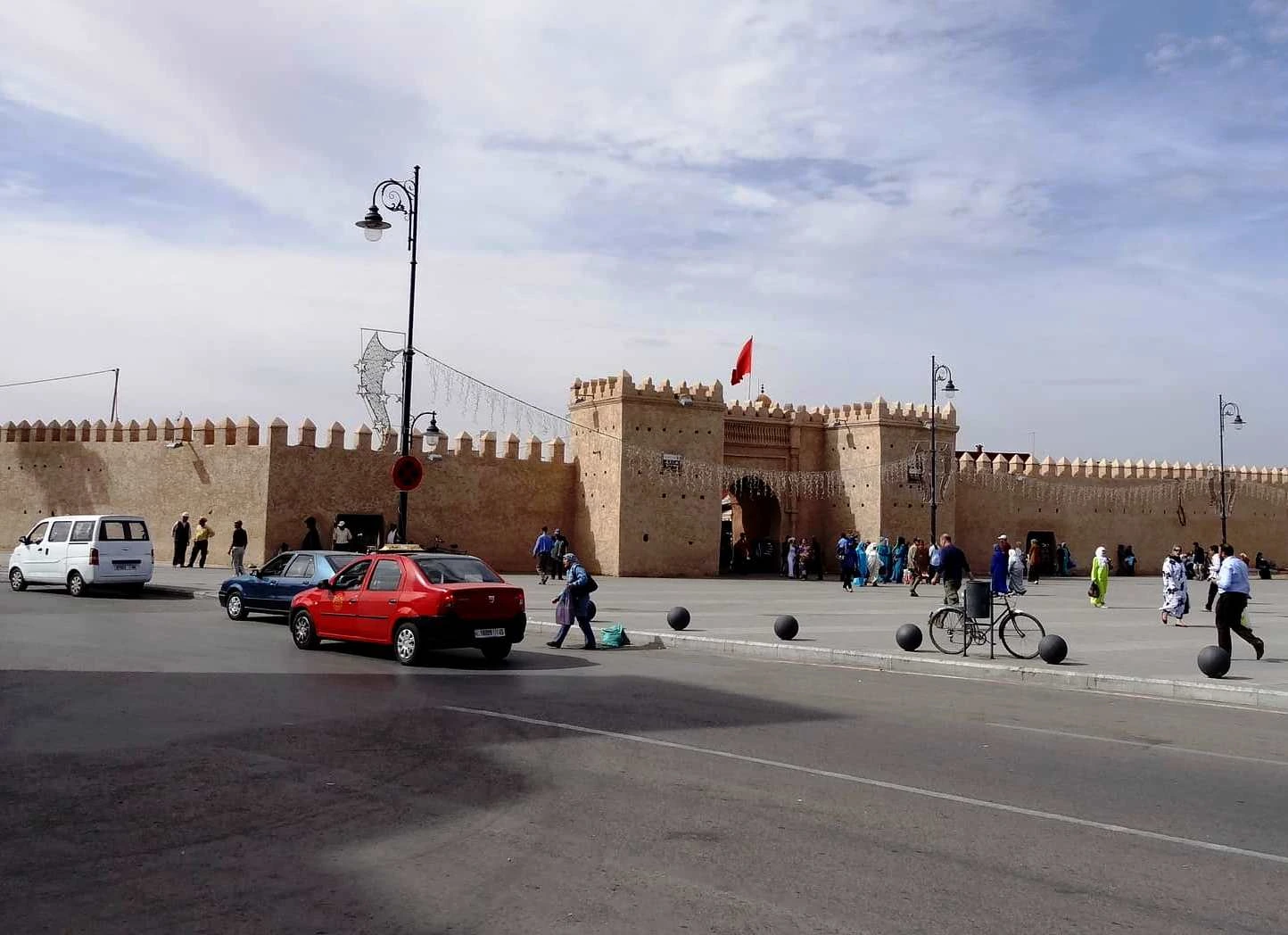 Algeria hands over 49 Moroccan migrants at Oujda crossing