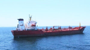Somali pirates seize Iran-linked oil tanker off Yemen