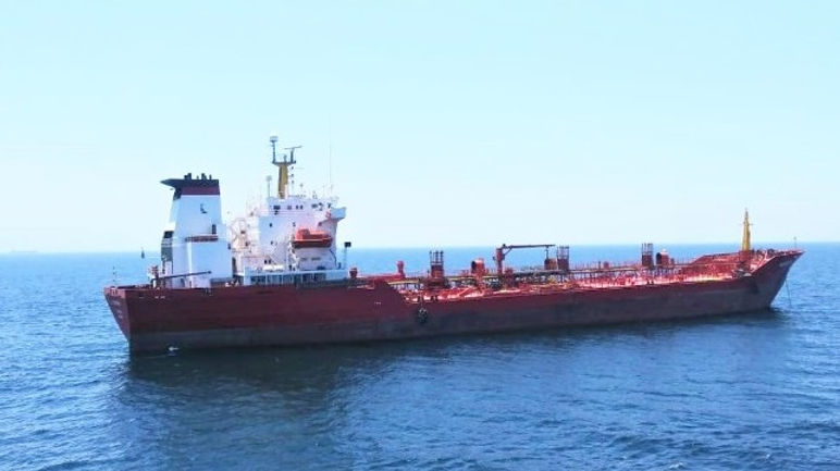 Somali pirates seize Iran-linked oil tanker off Yemen