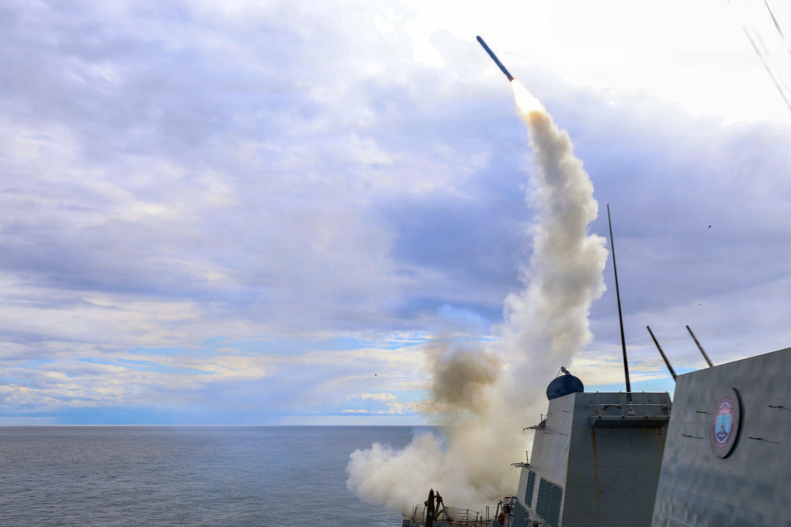 US seeks cheap long-range weapons for mass production