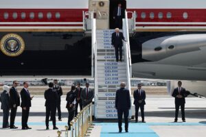 Trump used secret Turkey flight amid Iranian assassination threat