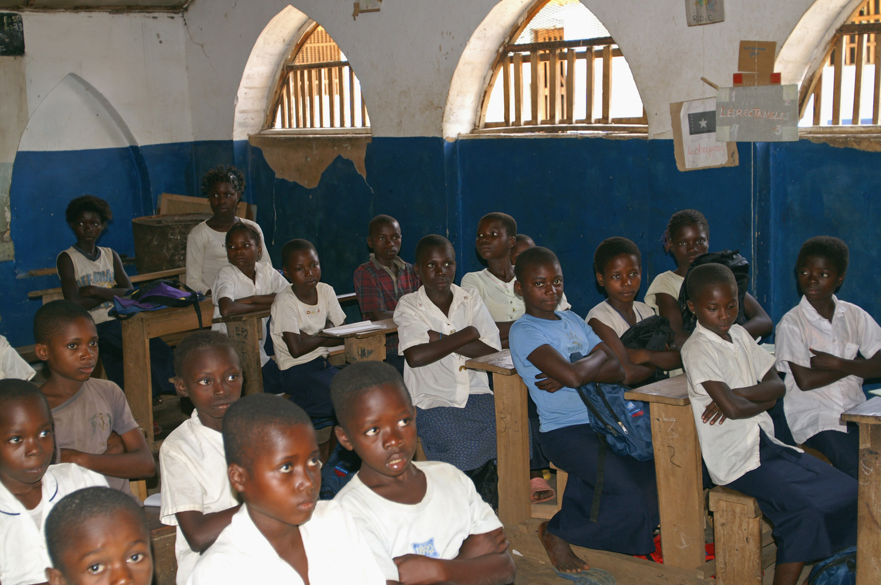 Primary school students attend class in the Democratic Republic of Congo. The image is illustrative and was taken before the current Ebola outbreak.